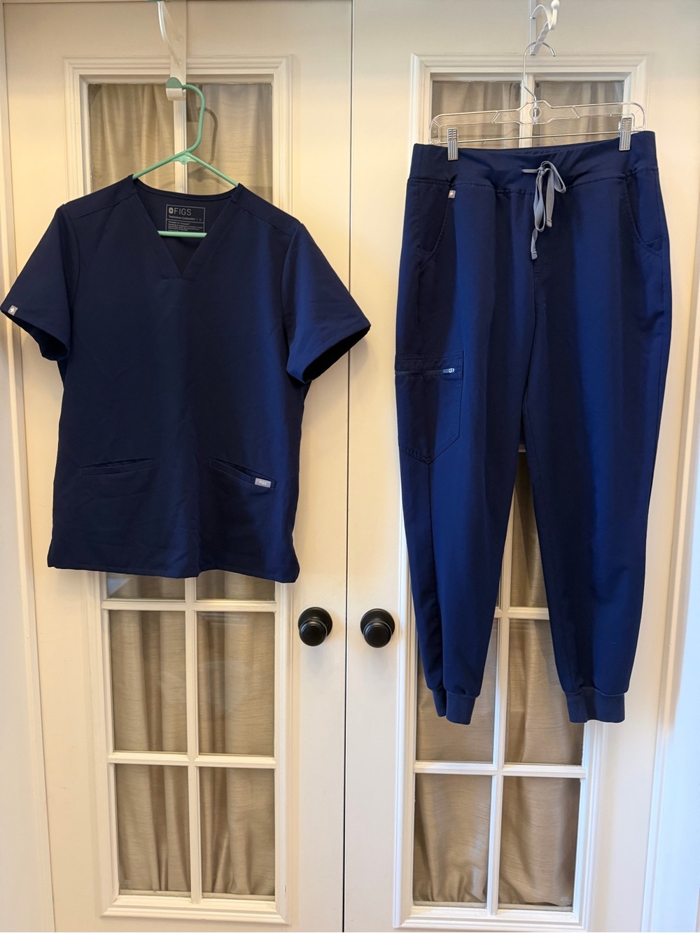 LARGE Navy Women’s Figs Scrub Set w/ Joggers EUC